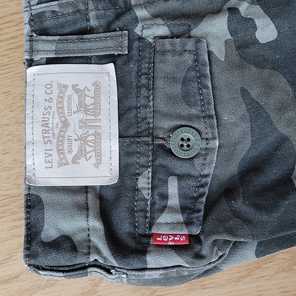 Levi's pants - Picture 2 of 4